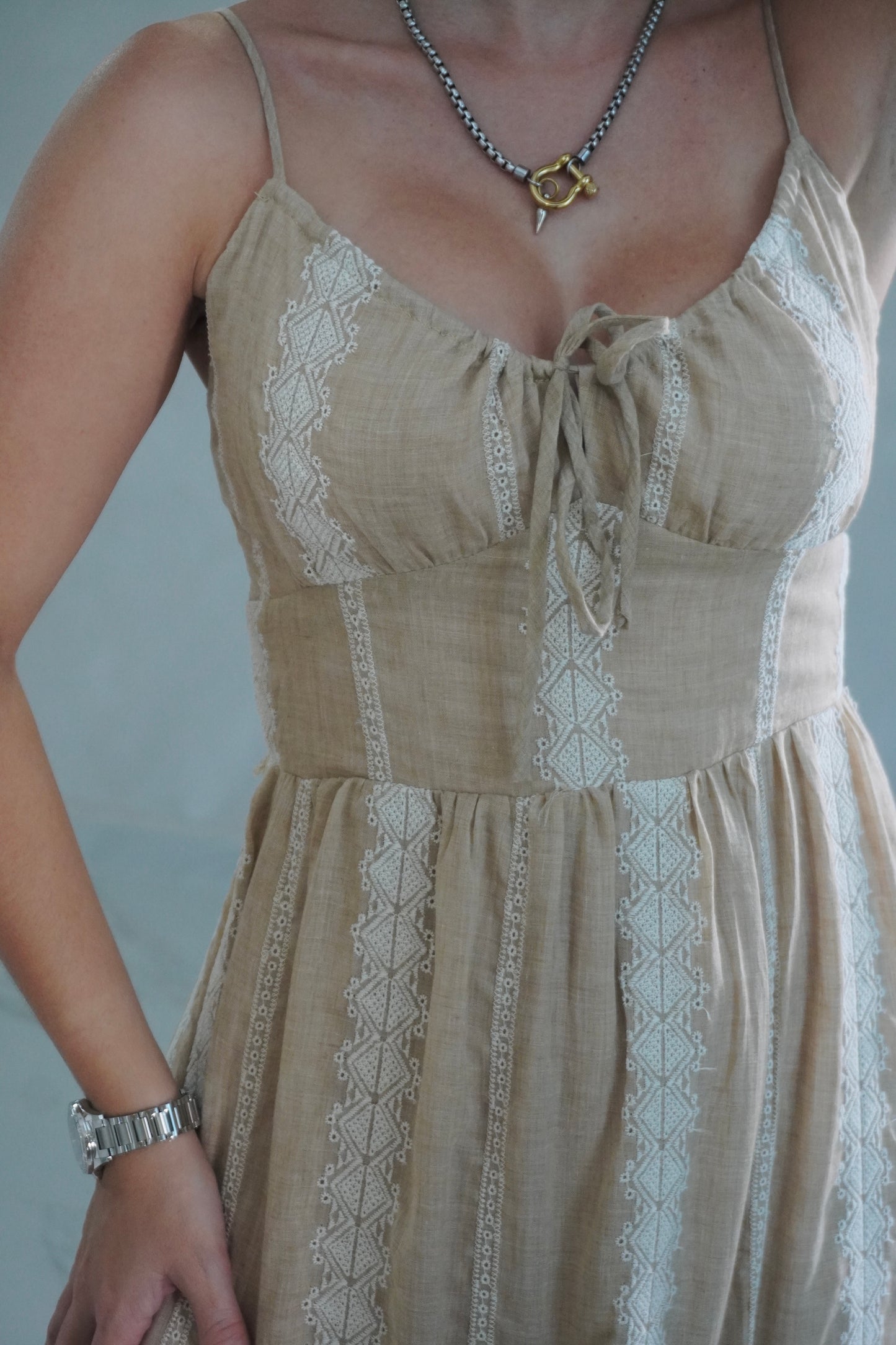TAUPE EMBROIDERY DRESS