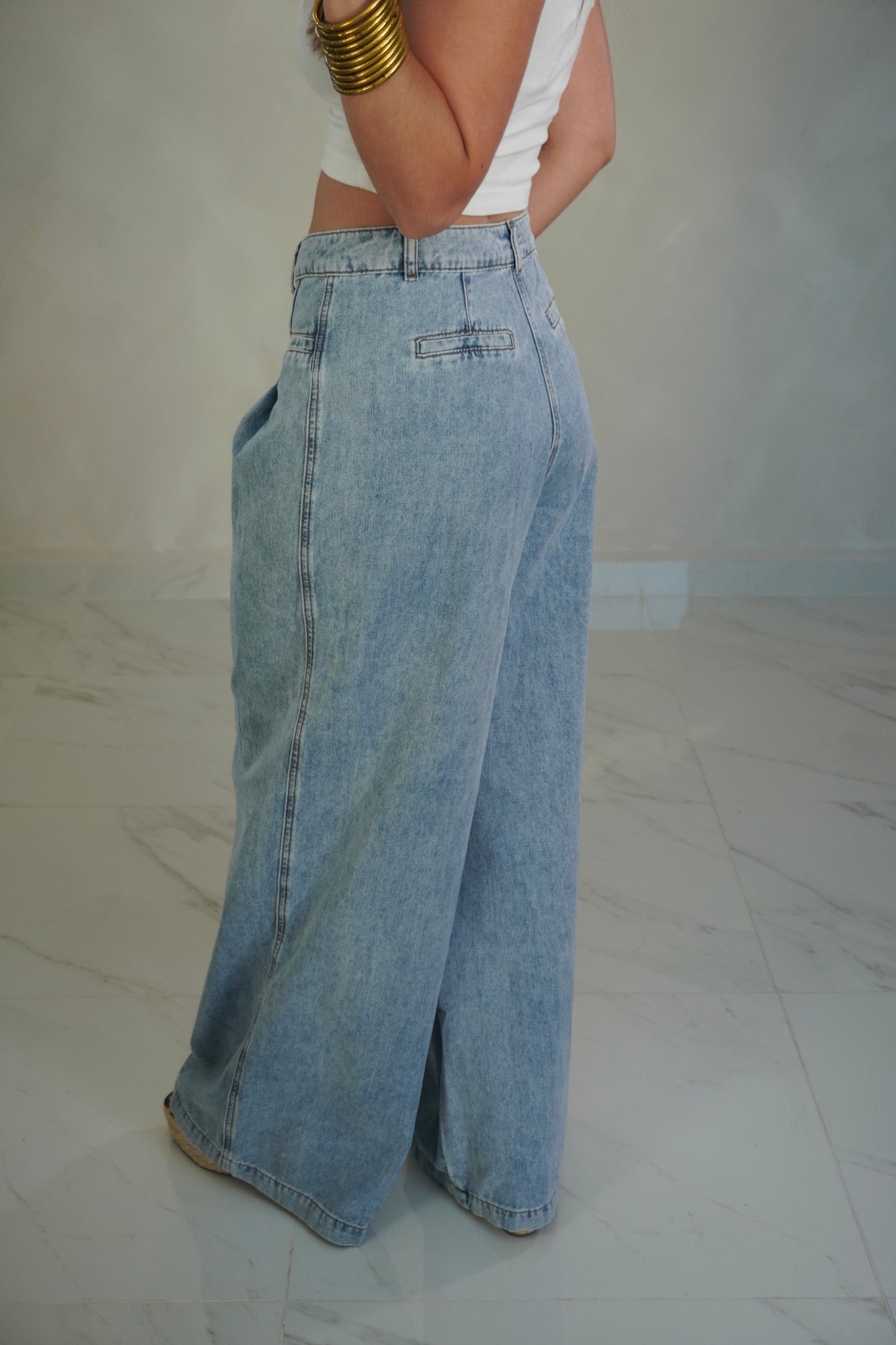 PLEATED WIDE LEG JEAN