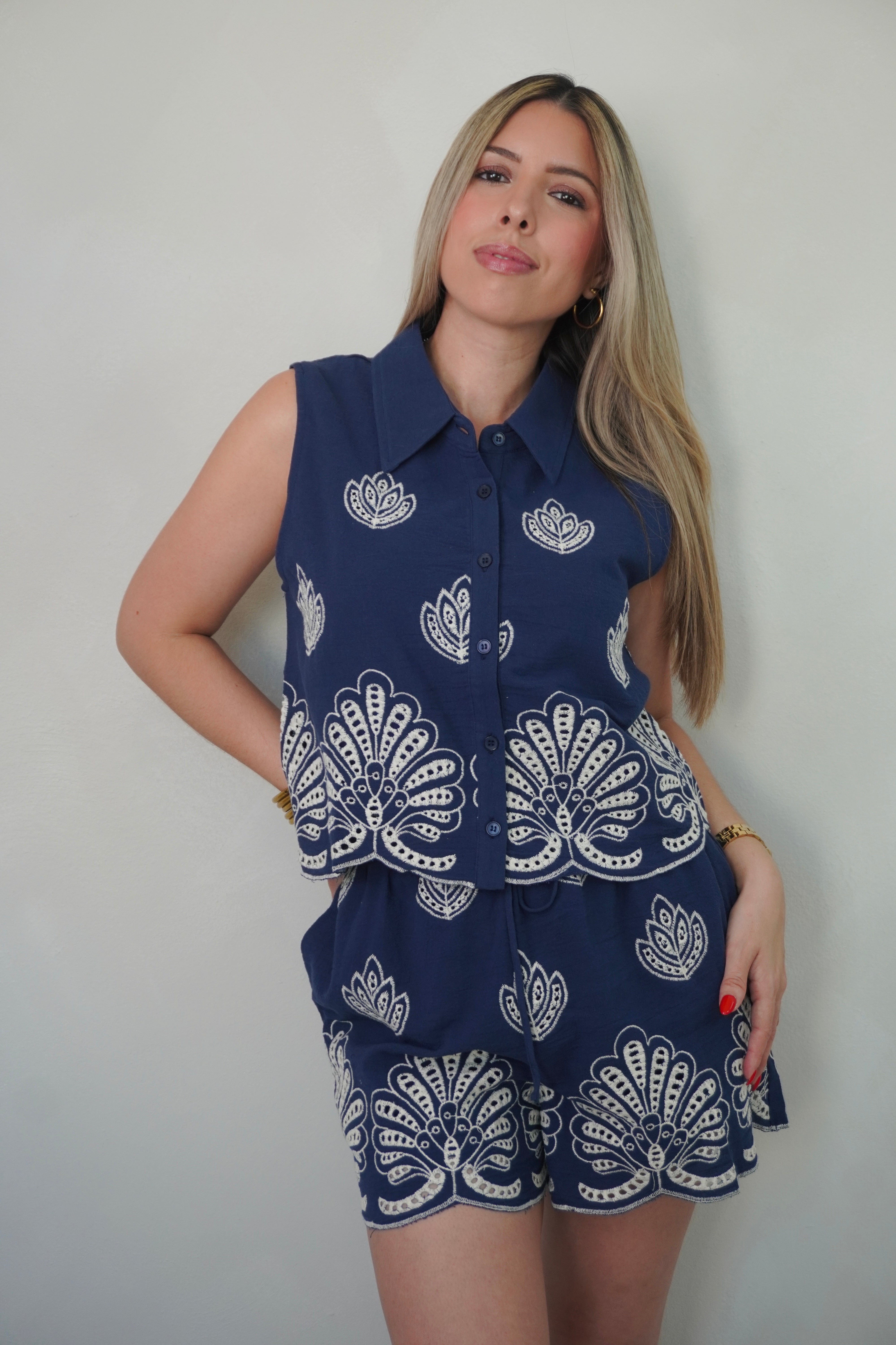 EMBROIDERY SHORT SET - NAVY – vanguardiaboutiquepr
