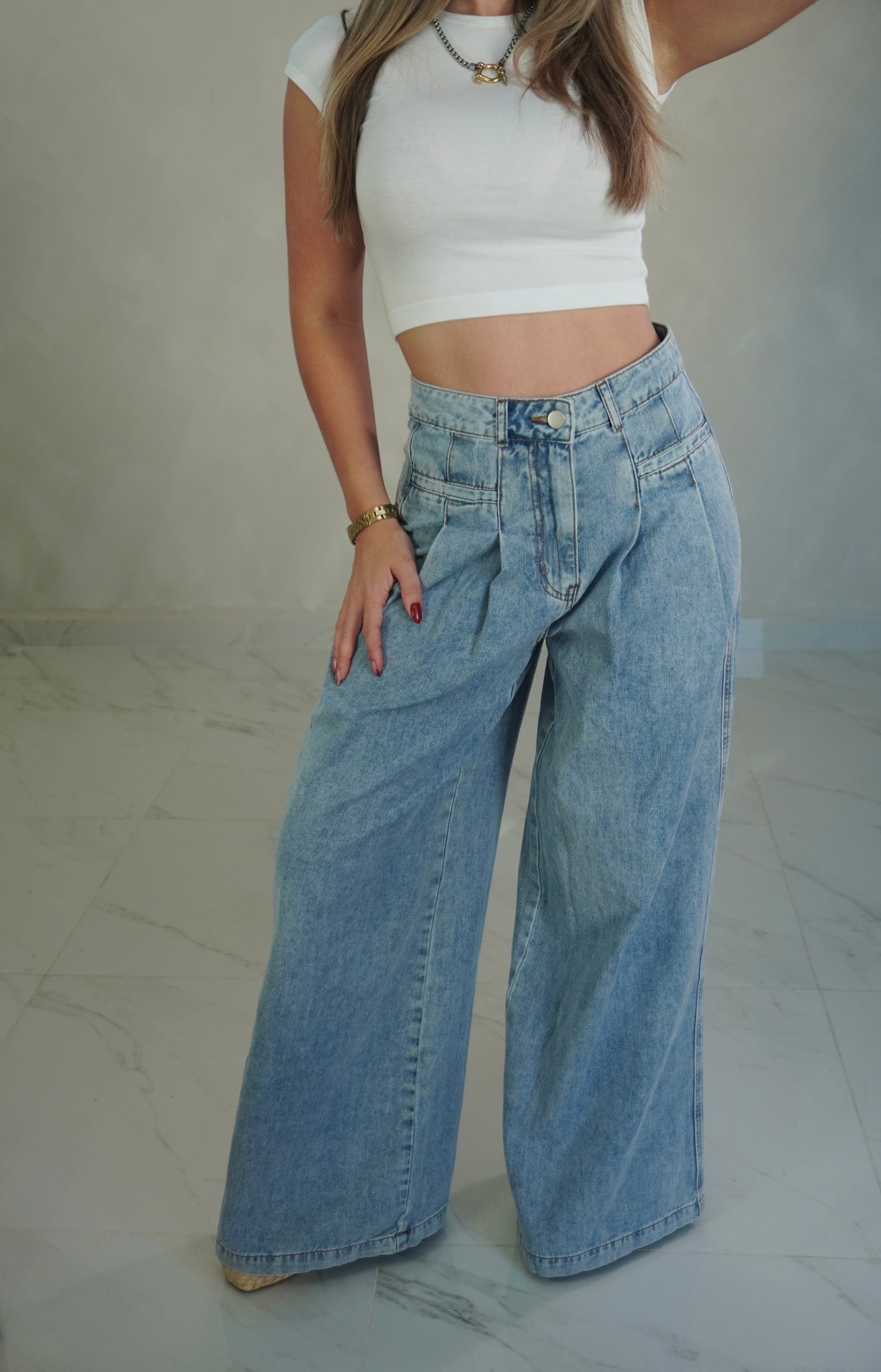 PLEATED WIDE LEG JEAN
