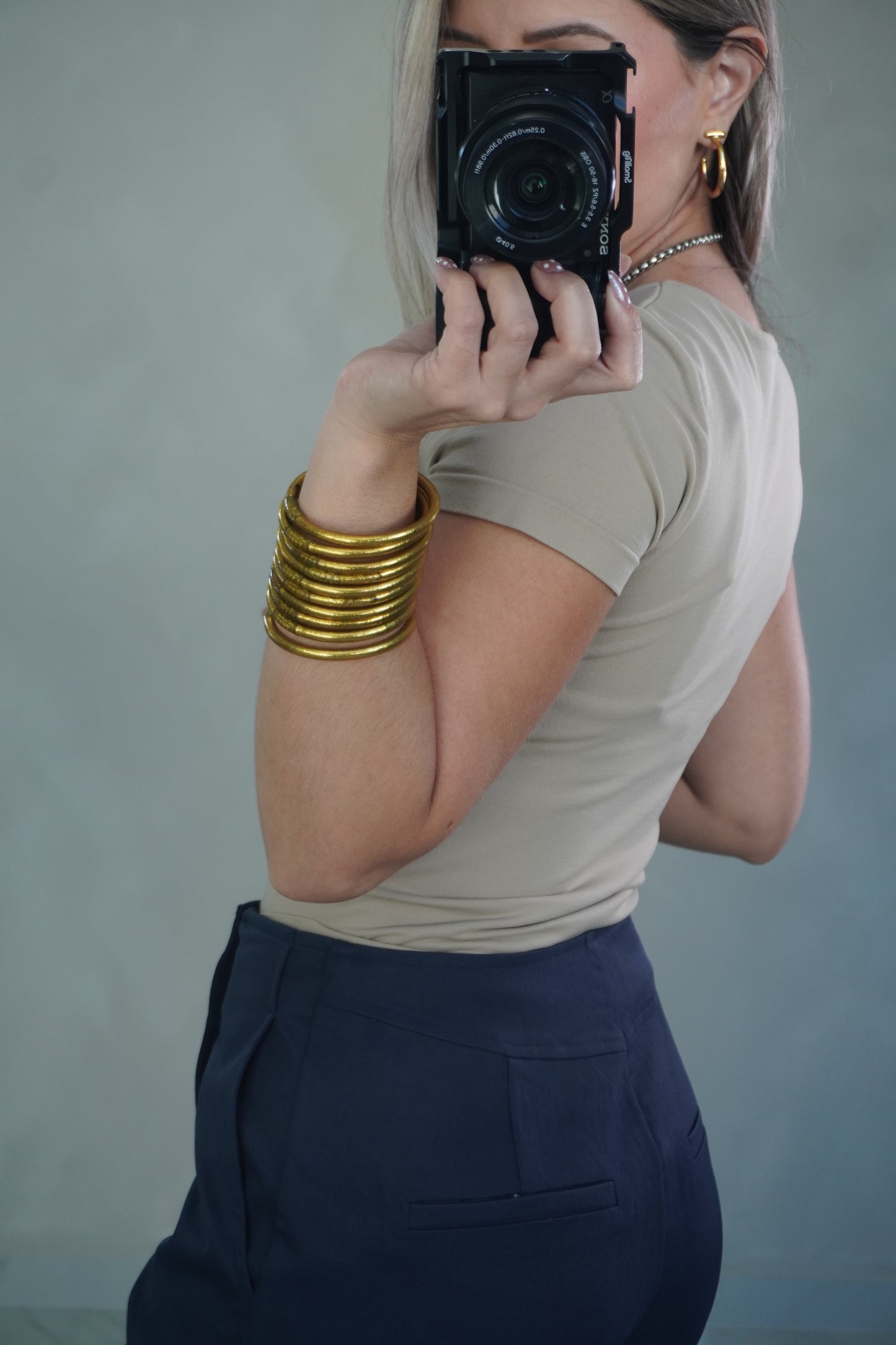 ROUND NECK BASIC TOP - MUSHROOM