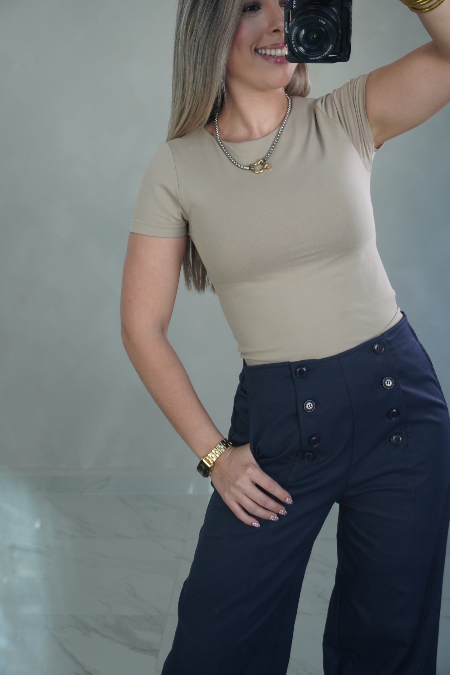 ROUND NECK BASIC TOP - MUSHROOM