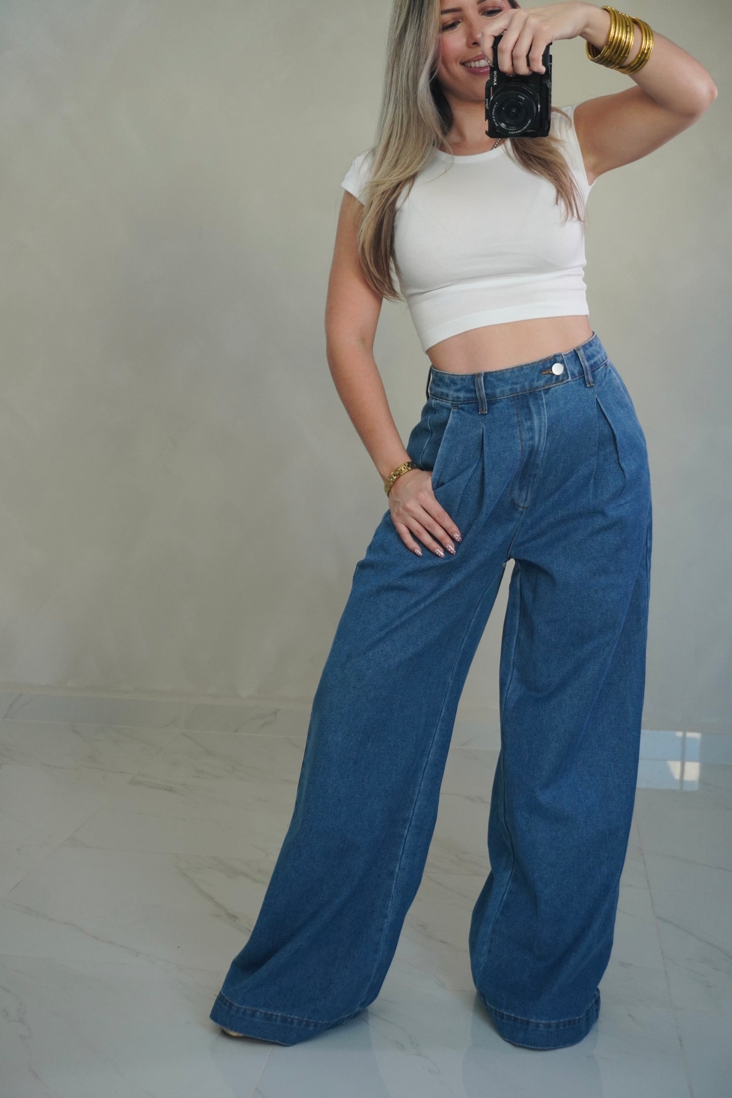PLEATED DENIM JEAN