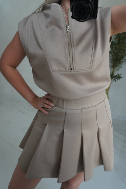 HALF ZIP UP PLEATED ROMPER - MOCHA