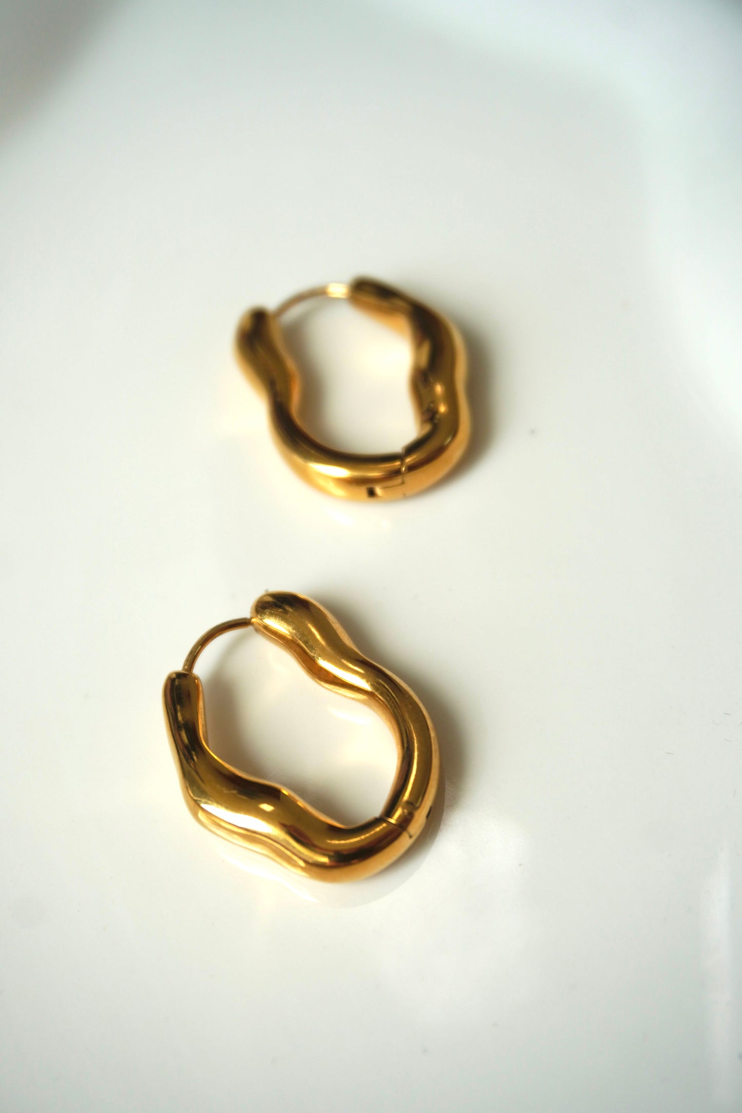 OVAL HOOP EARING