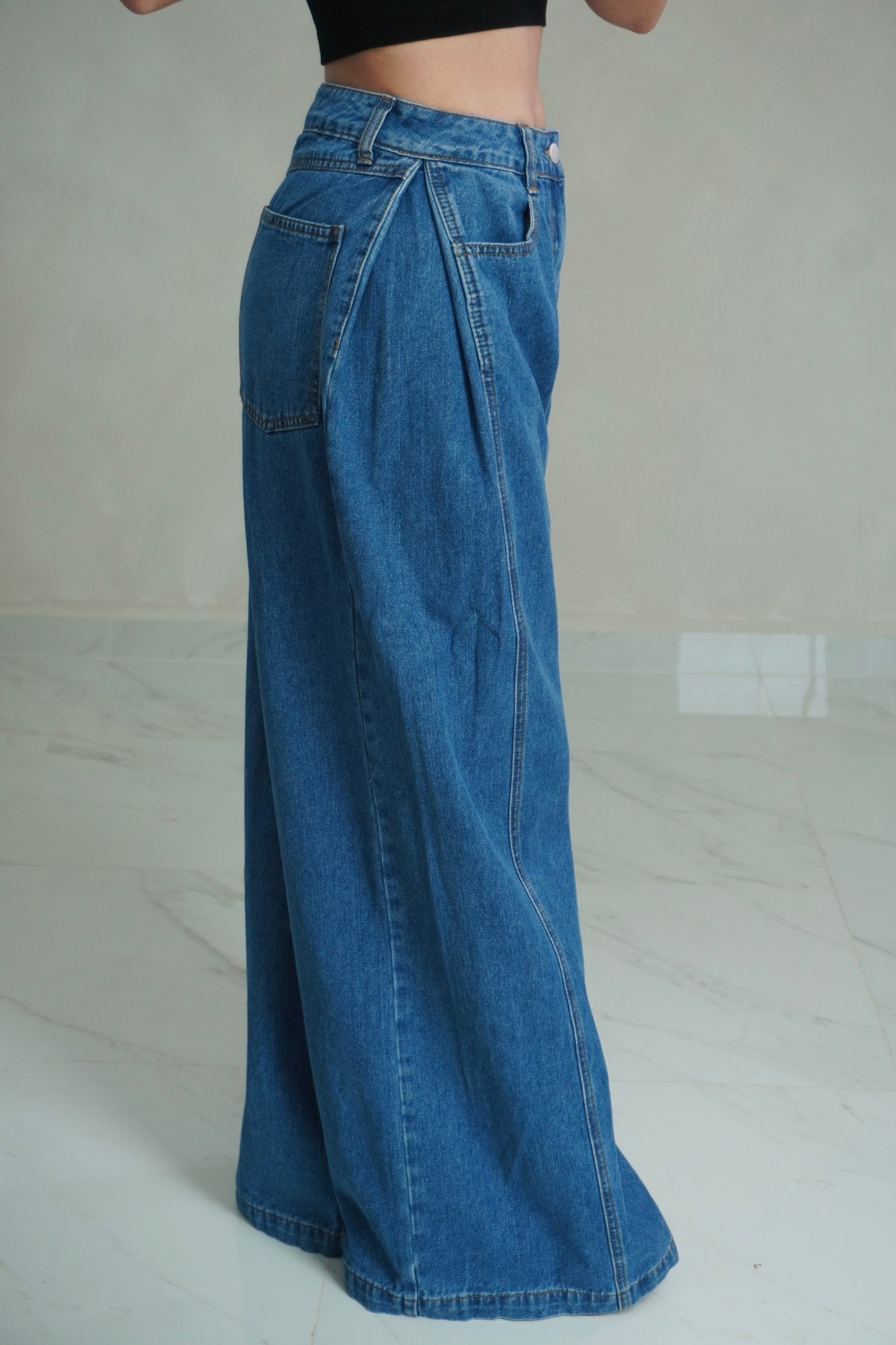 PLEATED WIDE LEG JEAN