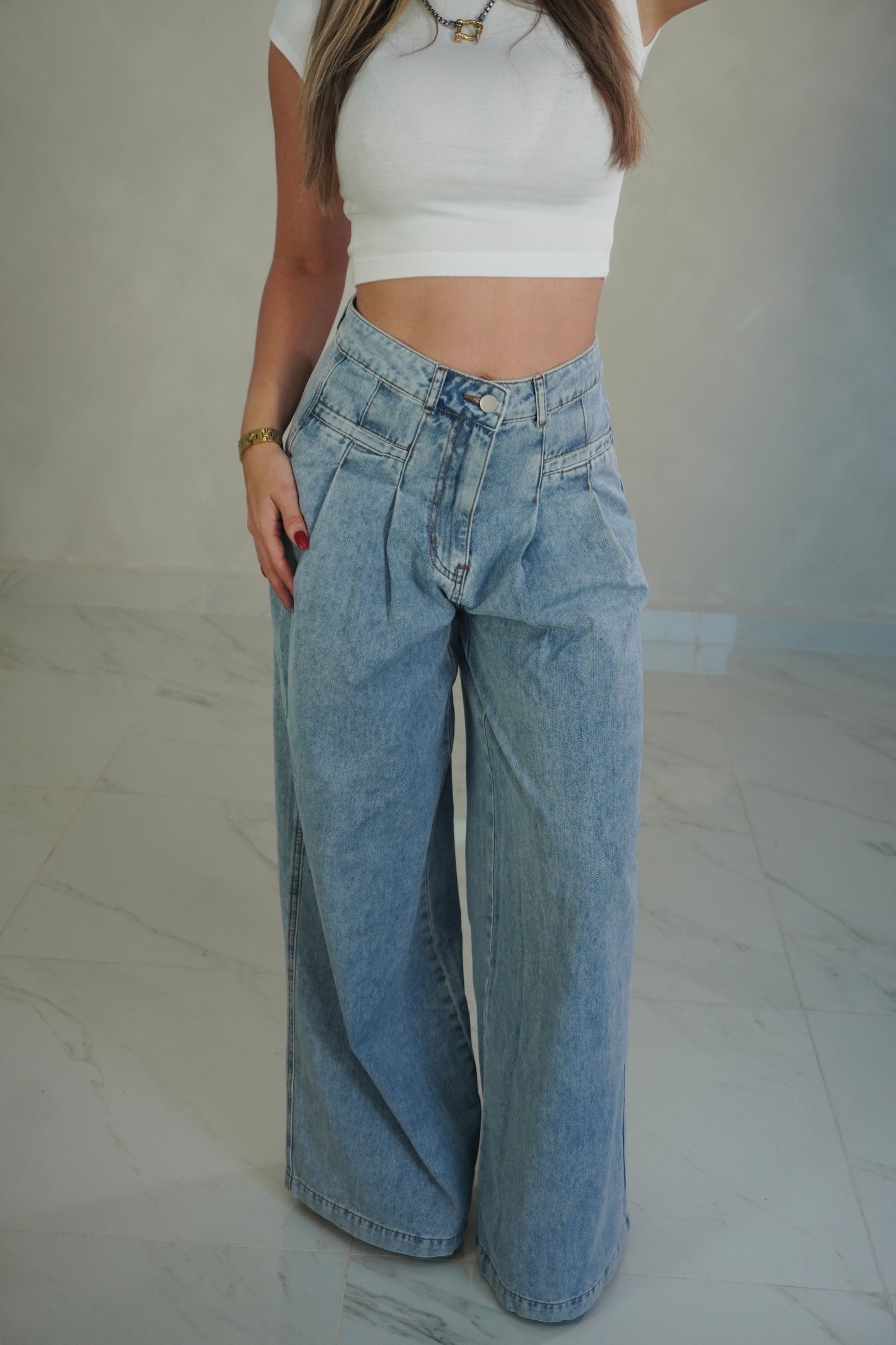 PLEATED WIDE LEG JEAN