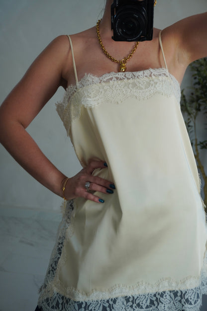 SATIN LACE TOP BUTTER