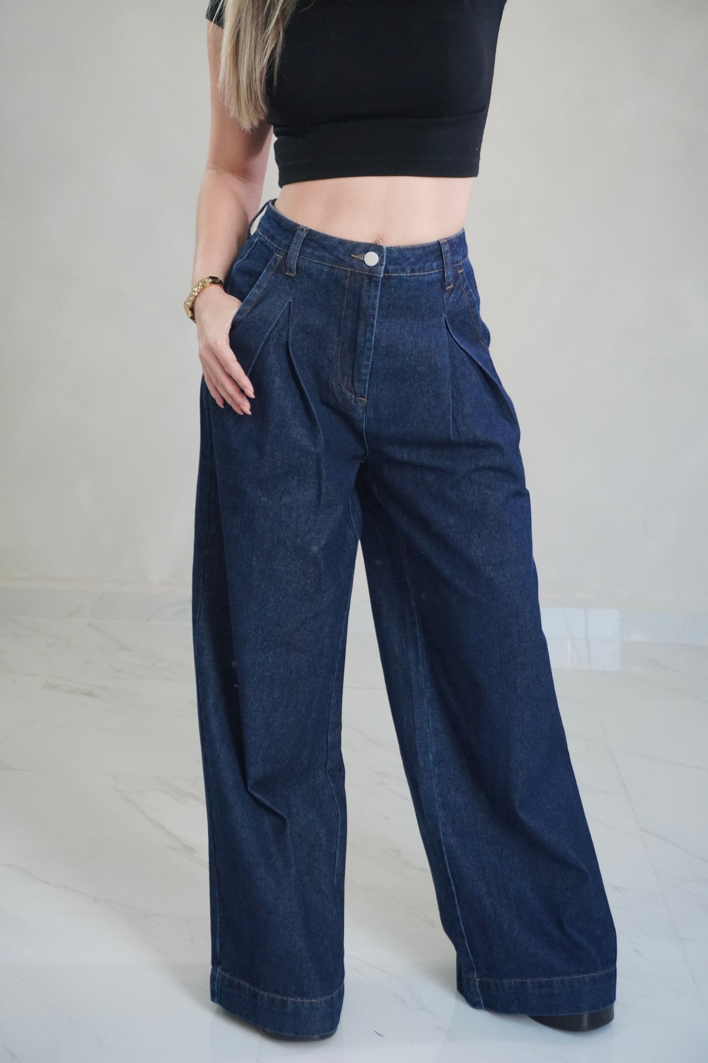 MID-RISE PLEATED WIDE LEG DENIM PANTS