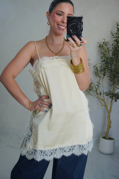 SATIN LACE TOP BUTTER
