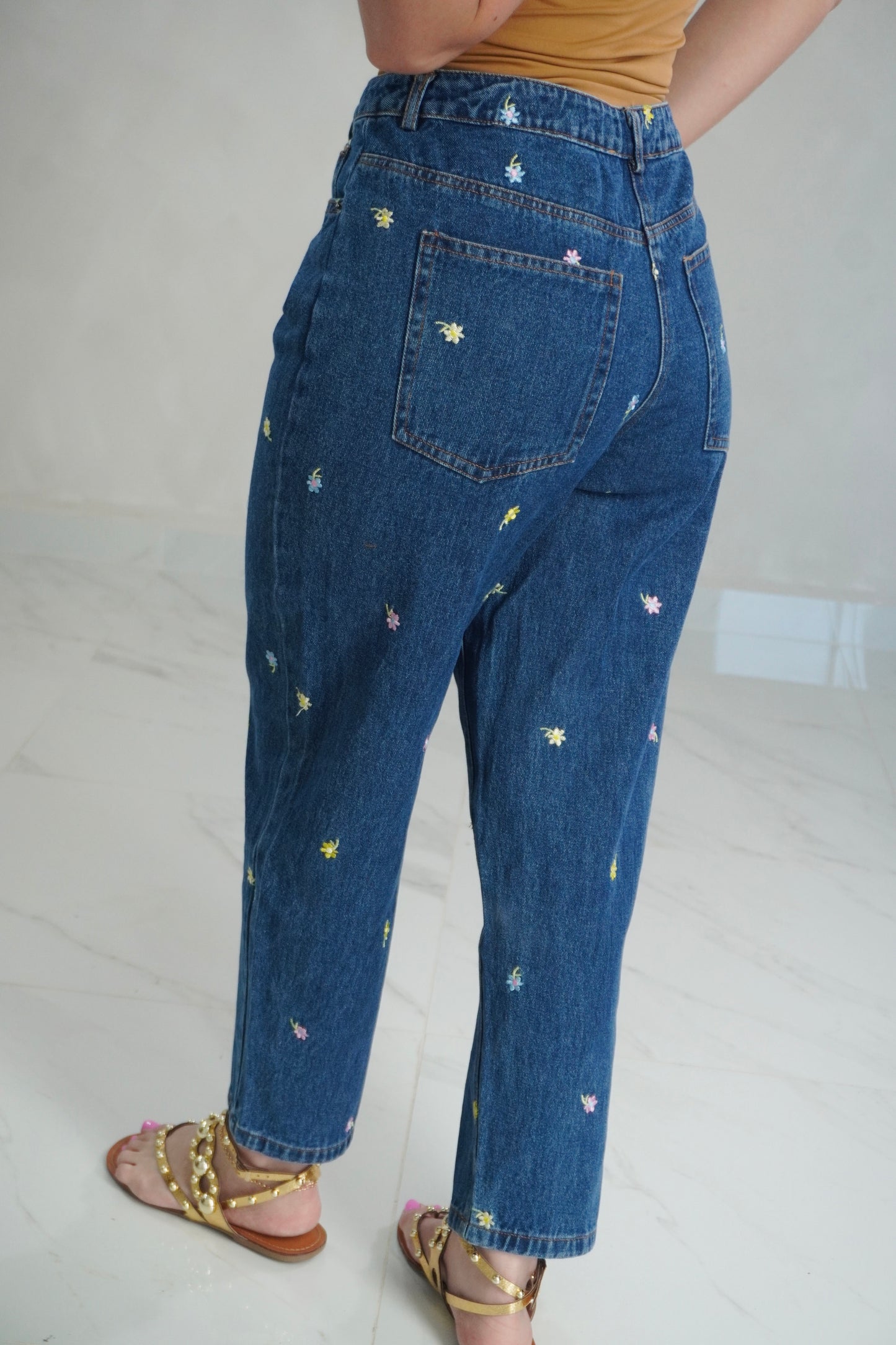 FLORAL DETAIL BARREL JEAN
