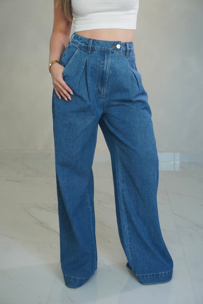 PLEATED DENIM JEAN