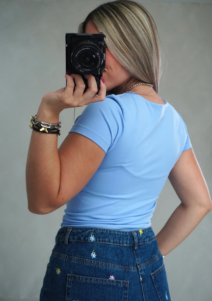 ROUND NECK BASIC TOP - LIGHT BLUE