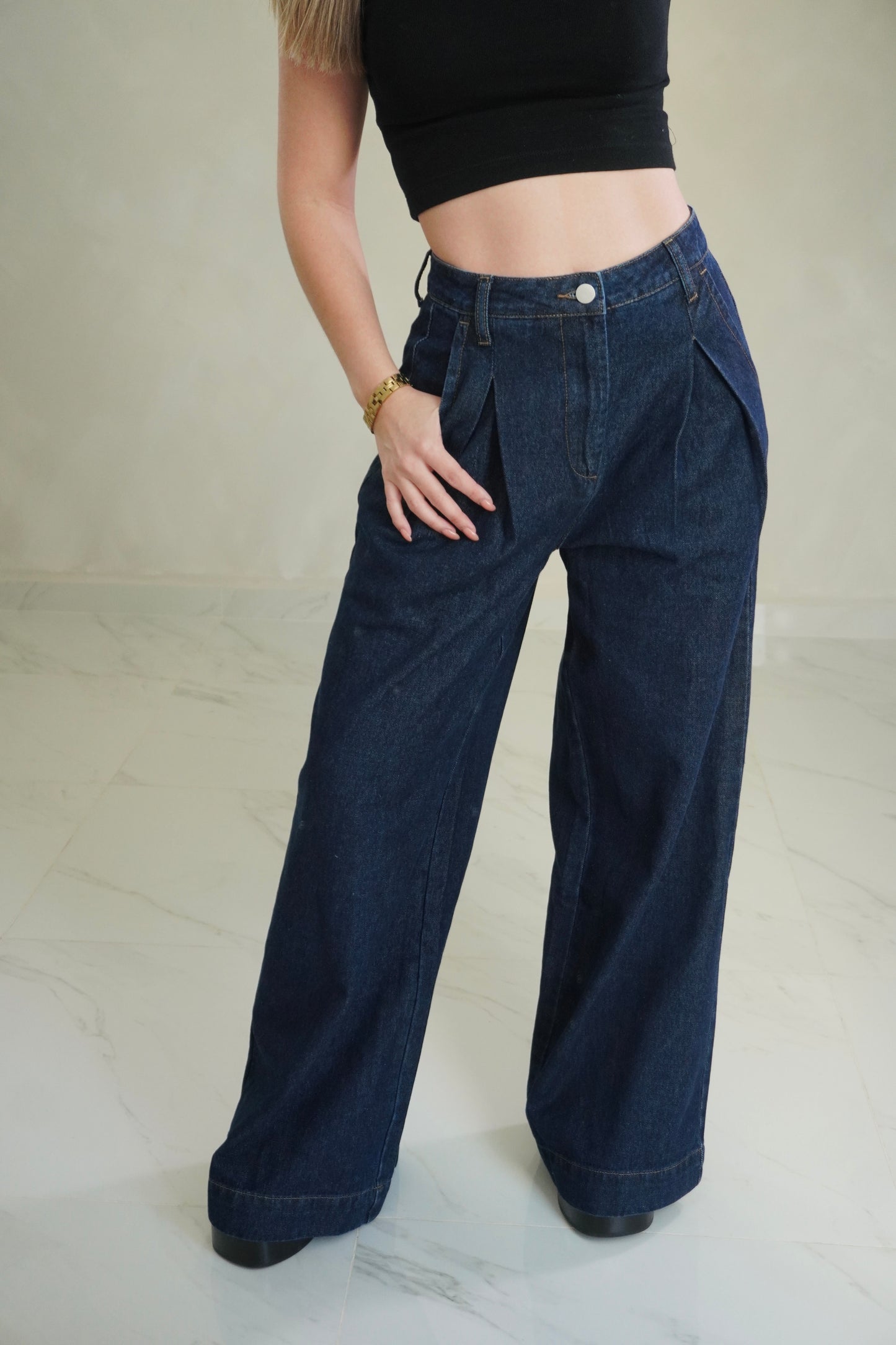 MID-RISE PLEATED WIDE LEG DENIM PANTS