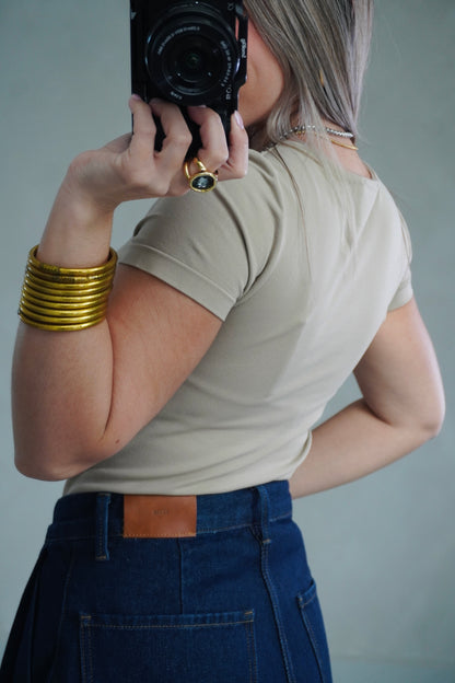 MROUND NECK BASIC TOP - MUSHROOM