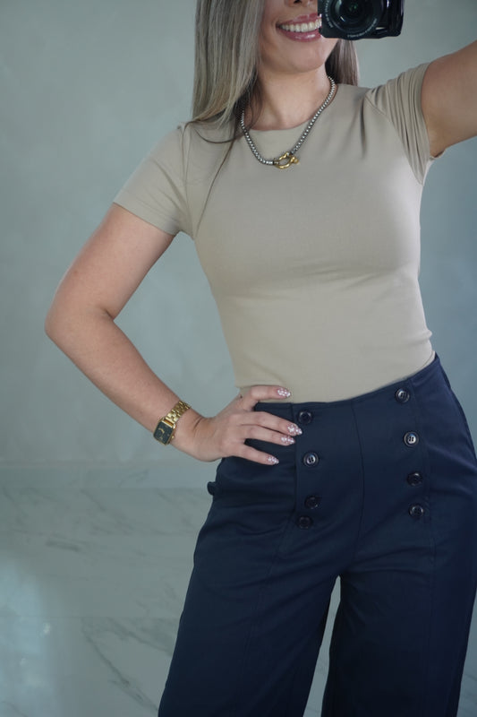 ROUND NECK BASIC TOP - MUSHROOM