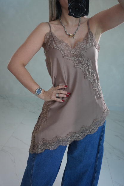 ASYMMETRIC LACE TOP - MOCHA