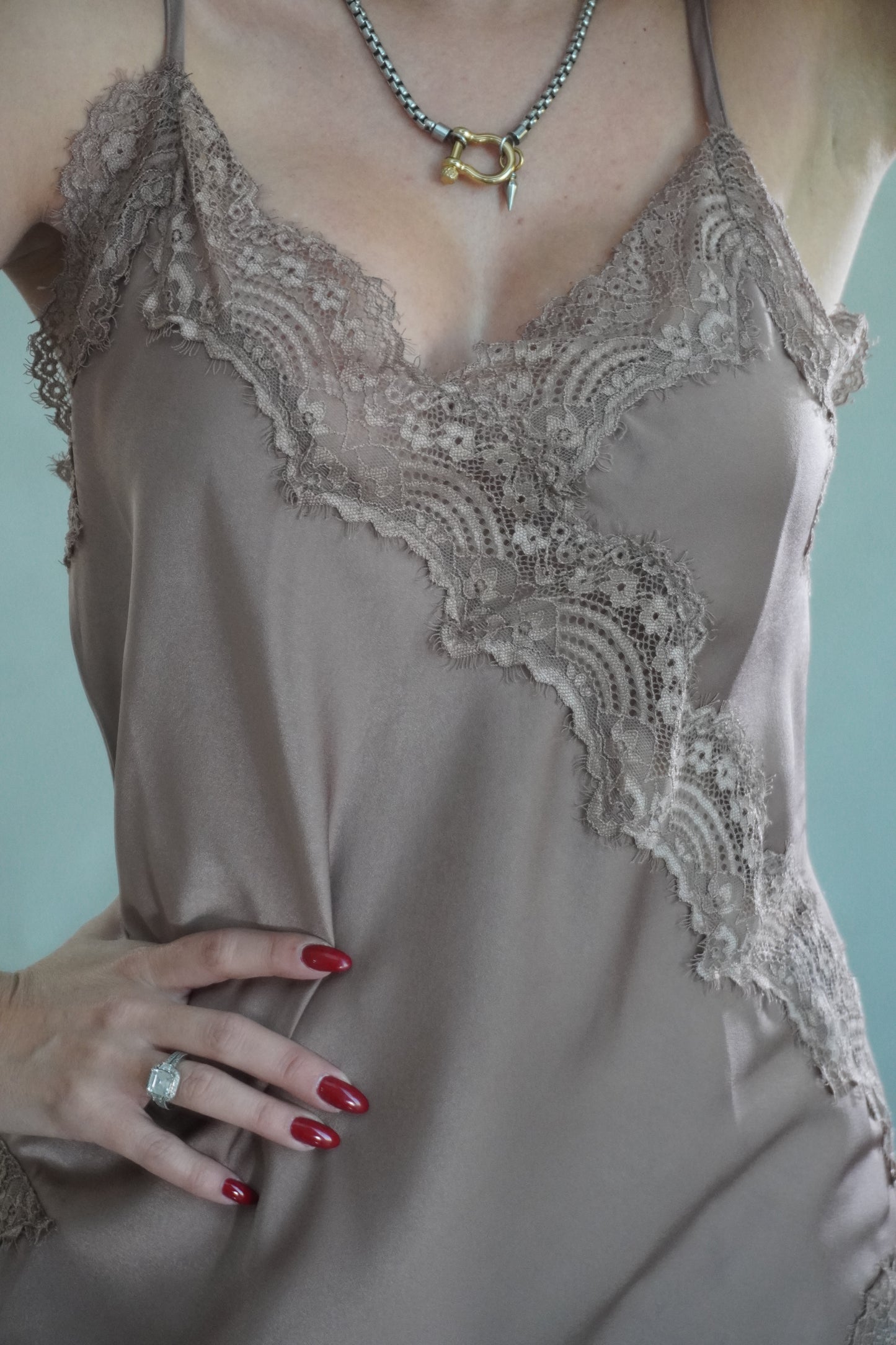 ASYMMETRIC LACE TOP - MOCHA