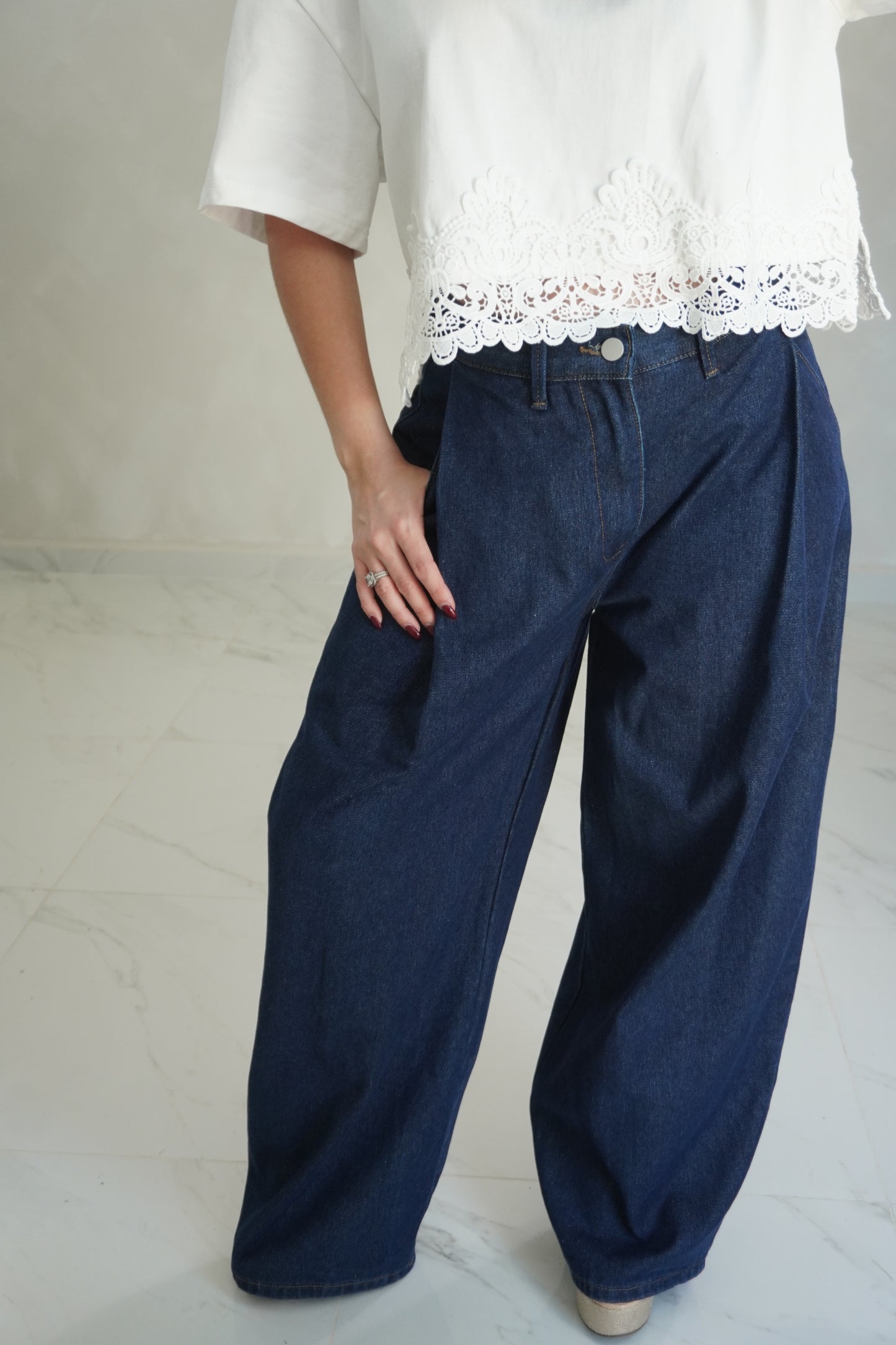 MID-RISE PLEAT DENIM PANTS