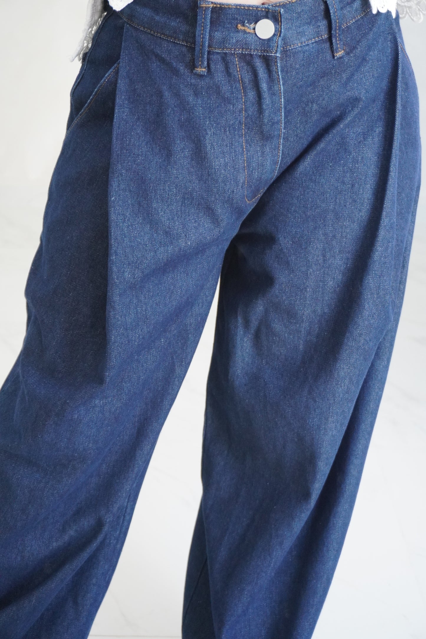 MID-RISE PLEAT DENIM PANTS