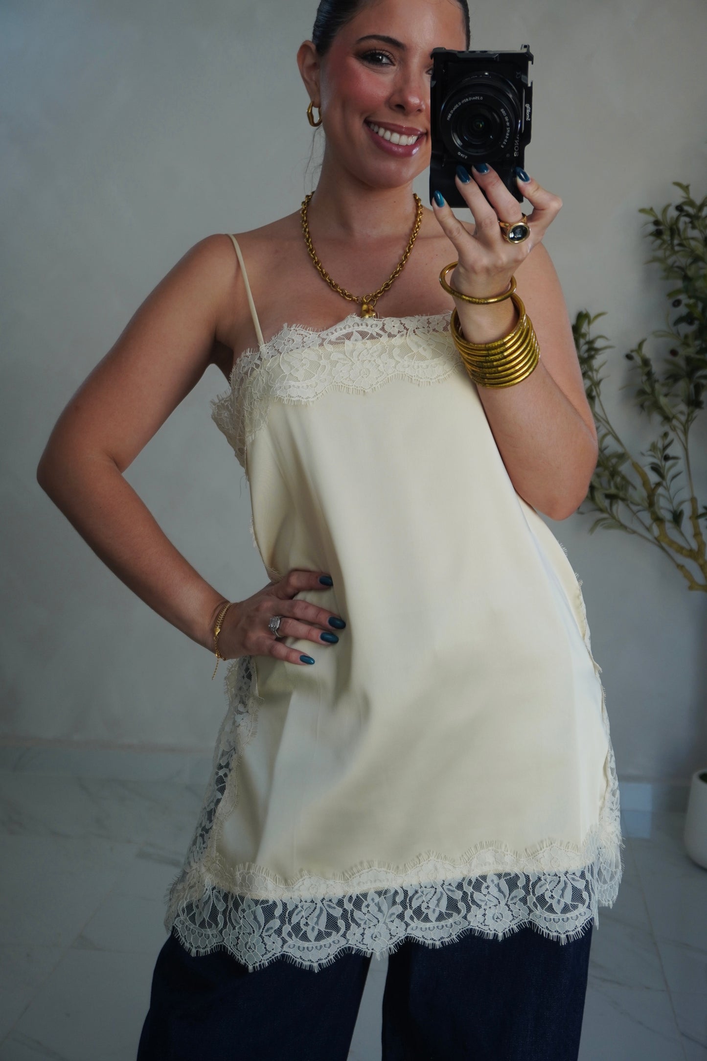 SATIN LACE TOP BUTTER