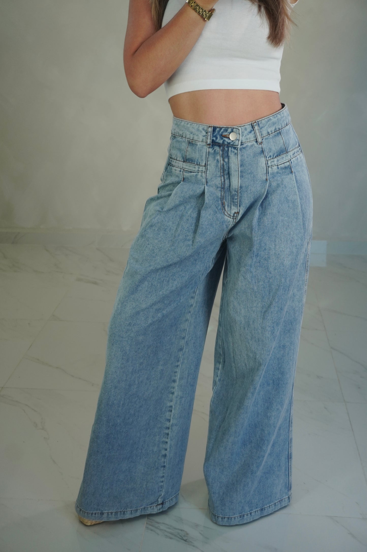 PLEATED WIDE LEG JEAN