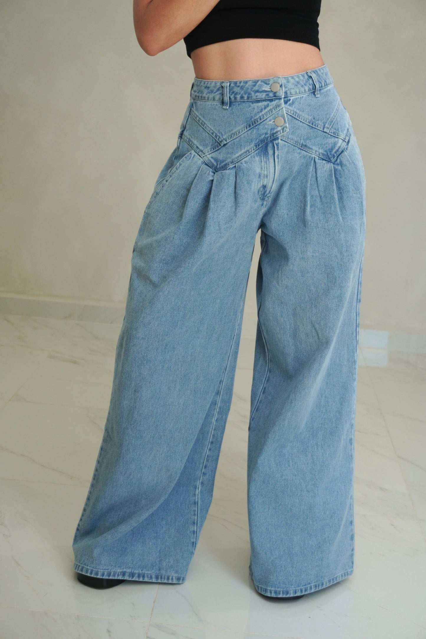 PIN TUCK WIDE LEG JEANS
