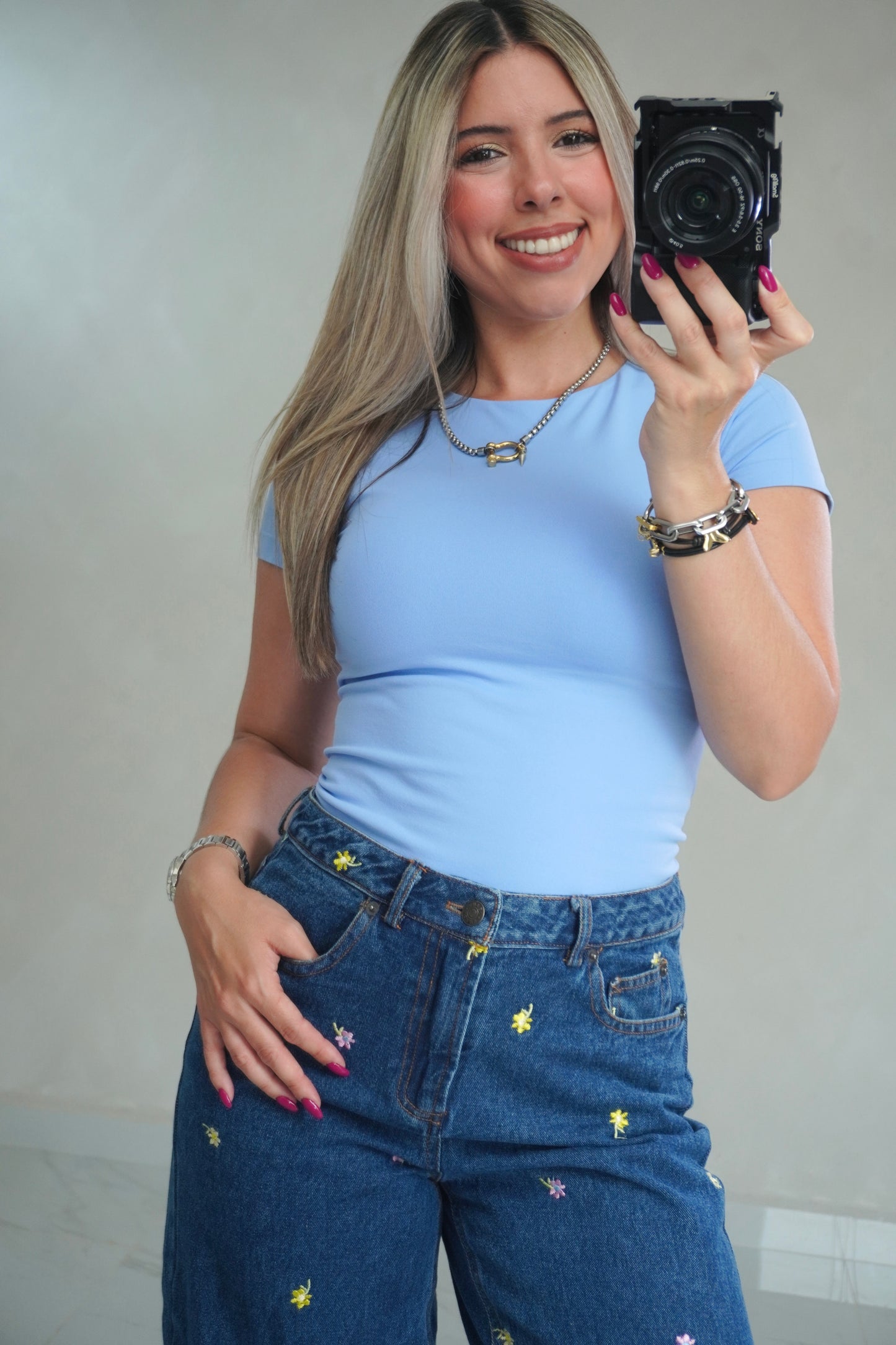 ROUND NECK BASIC TOP - LIGHT BLUE