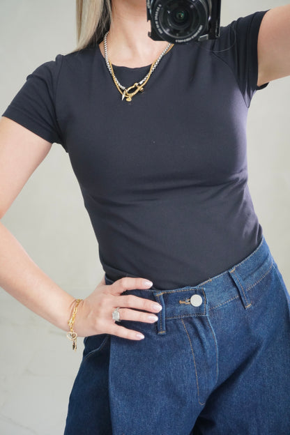 ROUND NECK BASIC TOP - BLACK