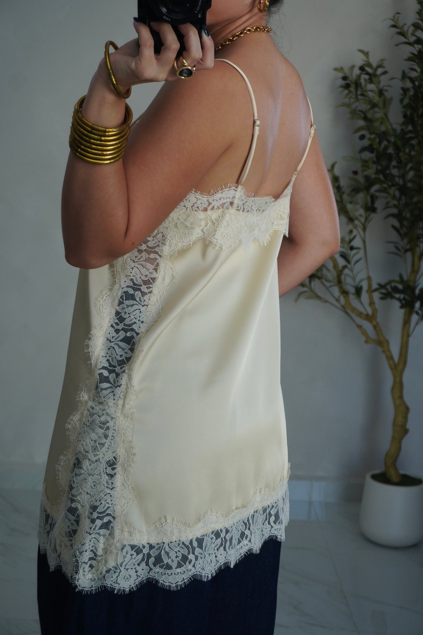 SATIN LACE TOP BUTTER